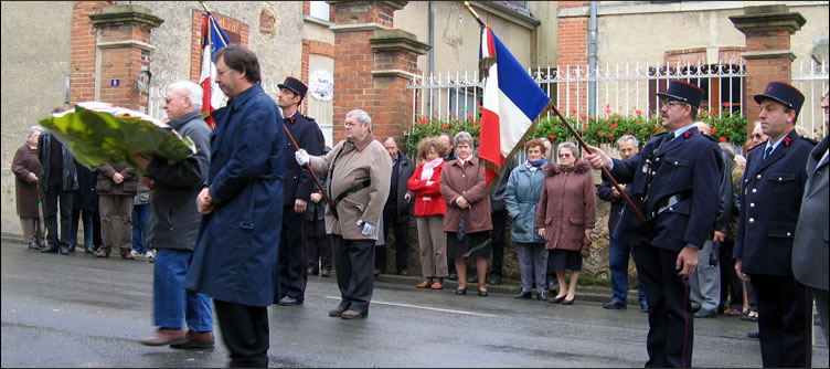 Rassemblement au Monument aux Morts