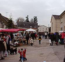 Beaucoup de monde rue Jules Hansen