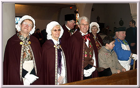 Mme André, M et Mme Chairon, Mathieu et M. Dumont - 2éme rang : M. et Mme Gounel