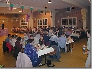 Le repas à la salle des fêtes